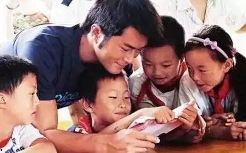 扒爷爆料娱乐圈事件,扒爷揭露惊天大事件！